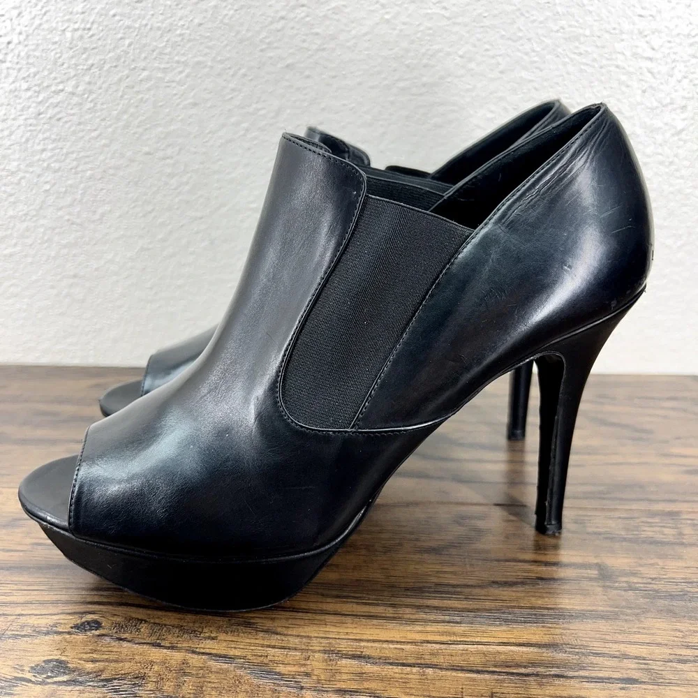 Vera Wang Lavender Womens Size 9.5M Black Leather Peep Toe Platform Booties Heel